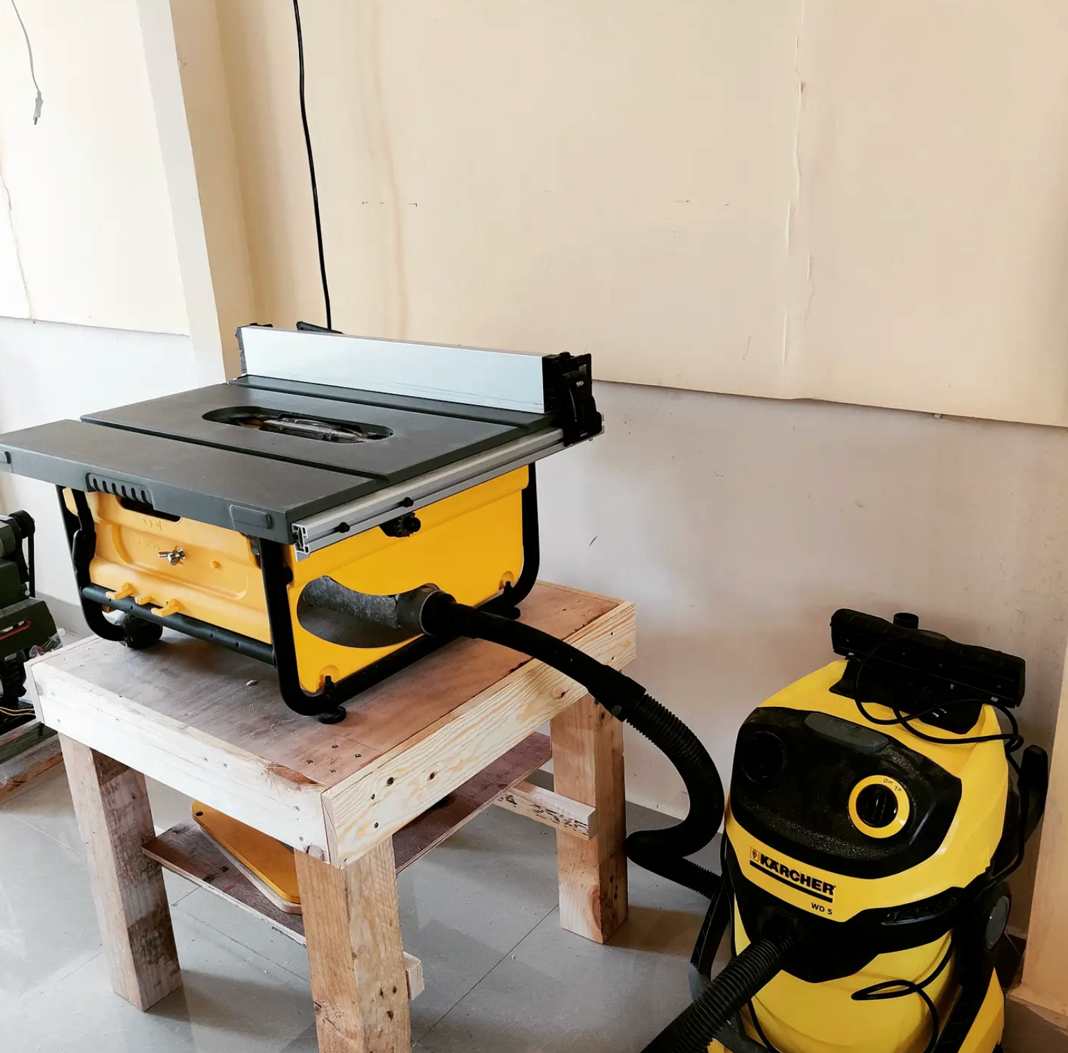 Surface planer in the workshop